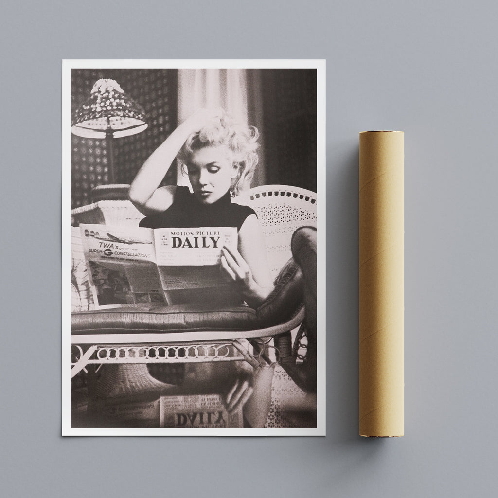 Marilyn Monroe - Reading Newspaper